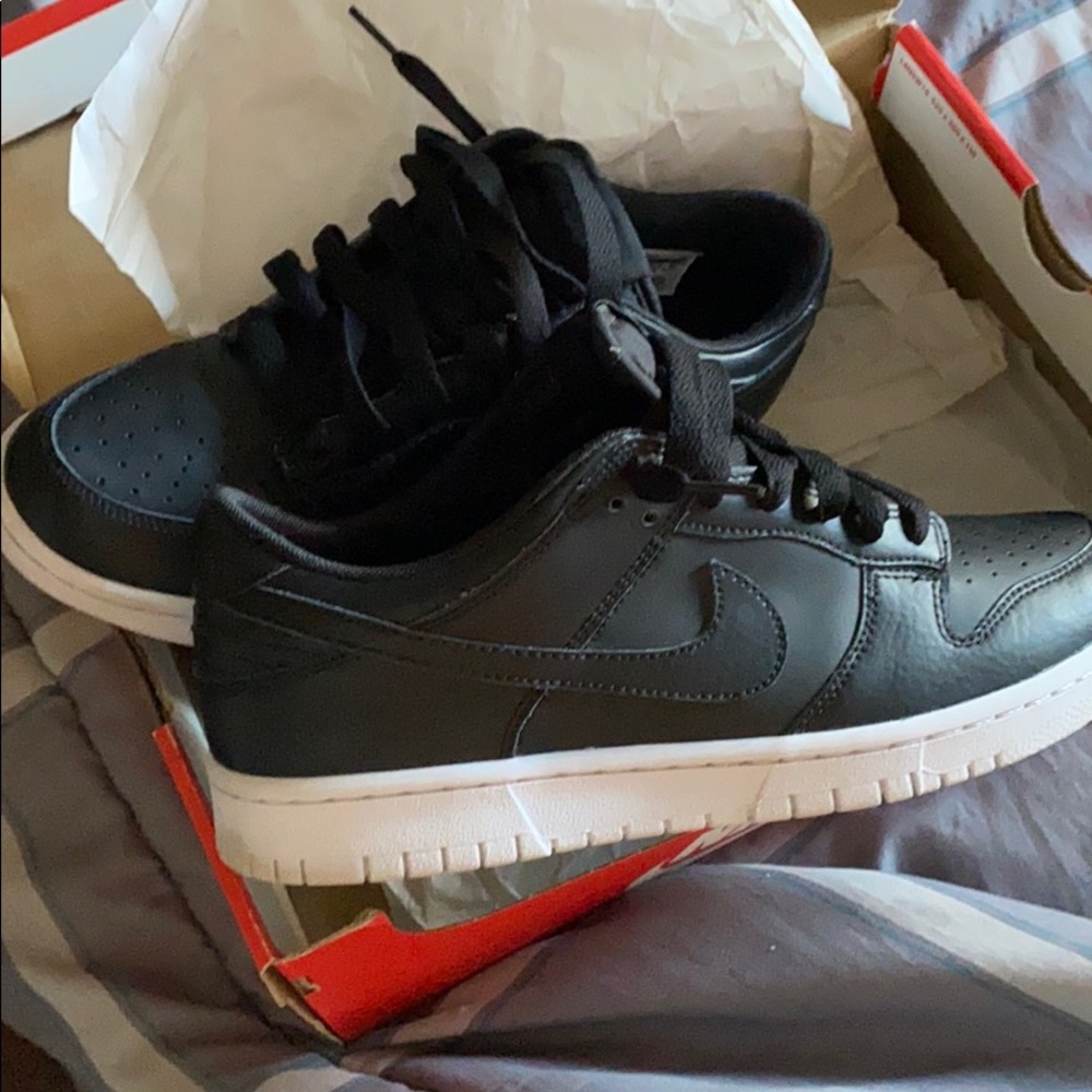 NIKE DUNK LOW CYBER MONDAY
